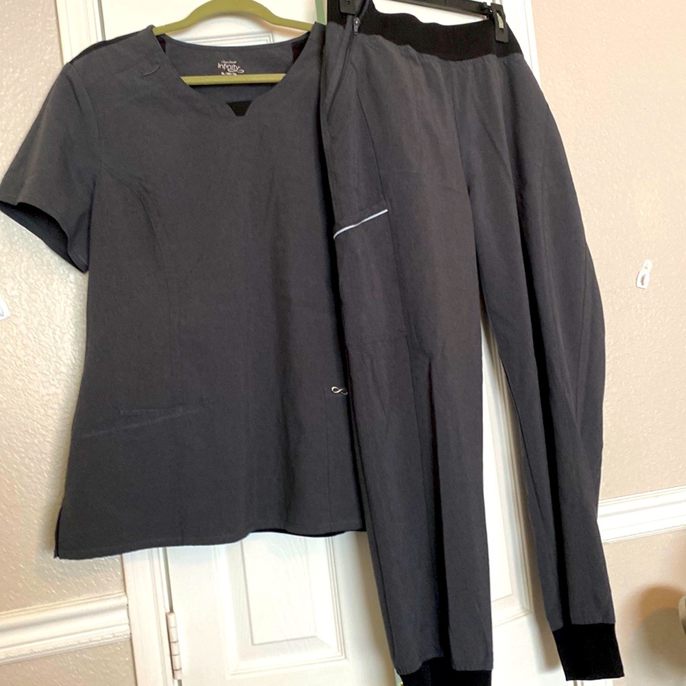 Scrub set XL top and XL bottom gray color excellent condition